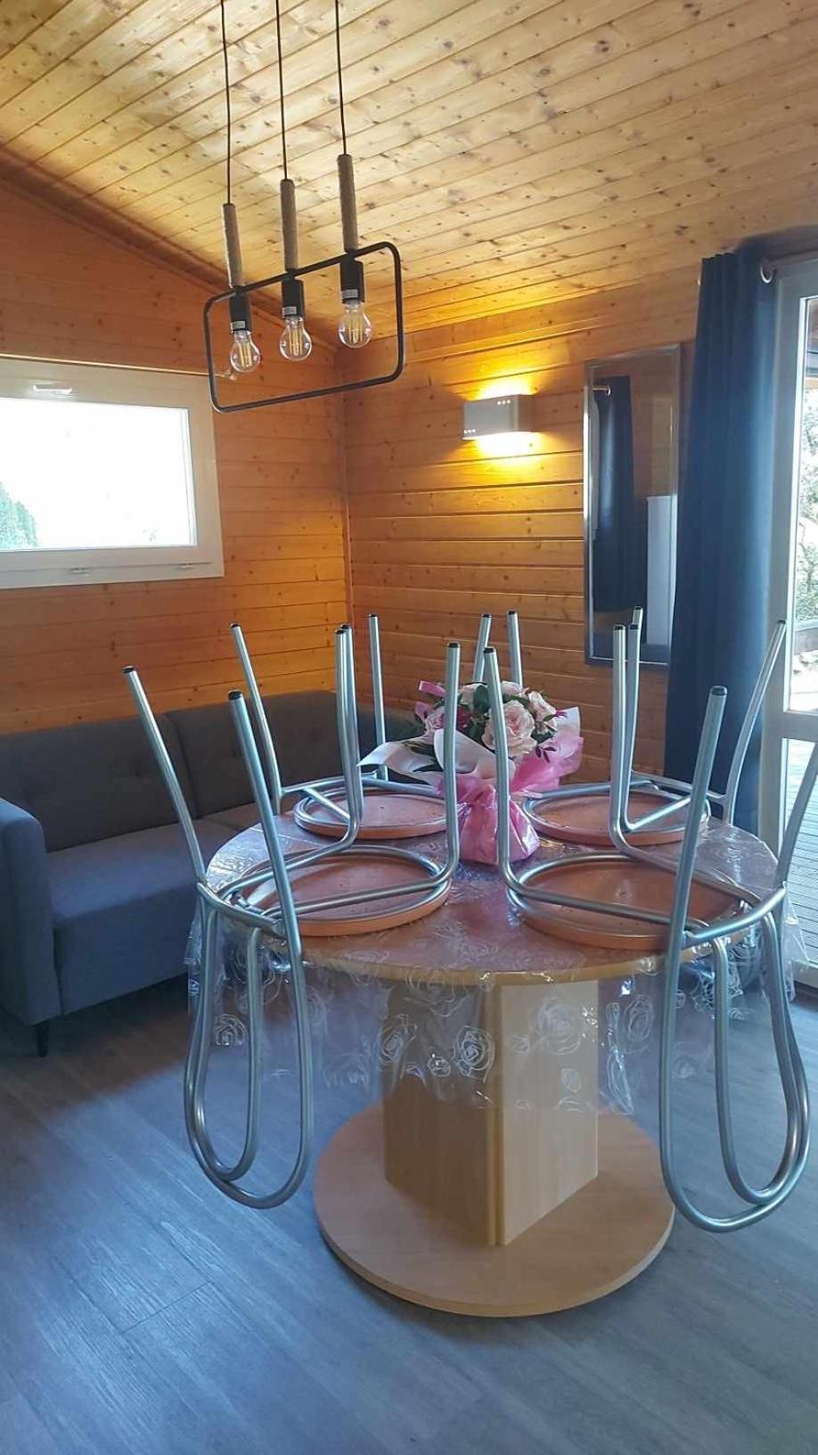 Cape Sur Le Mont Saint Loup Chalet